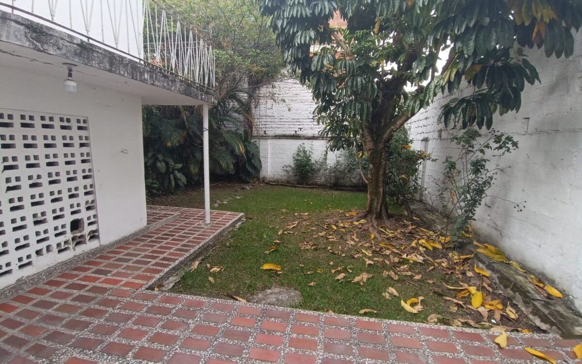 Casa Lote en Venta Laureles